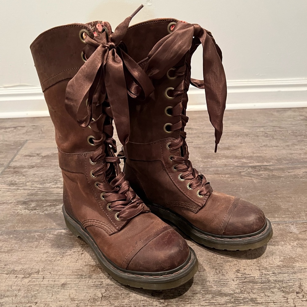 Dr Martens Amilita Boots US womens size 8. Good condition, barely worn!
